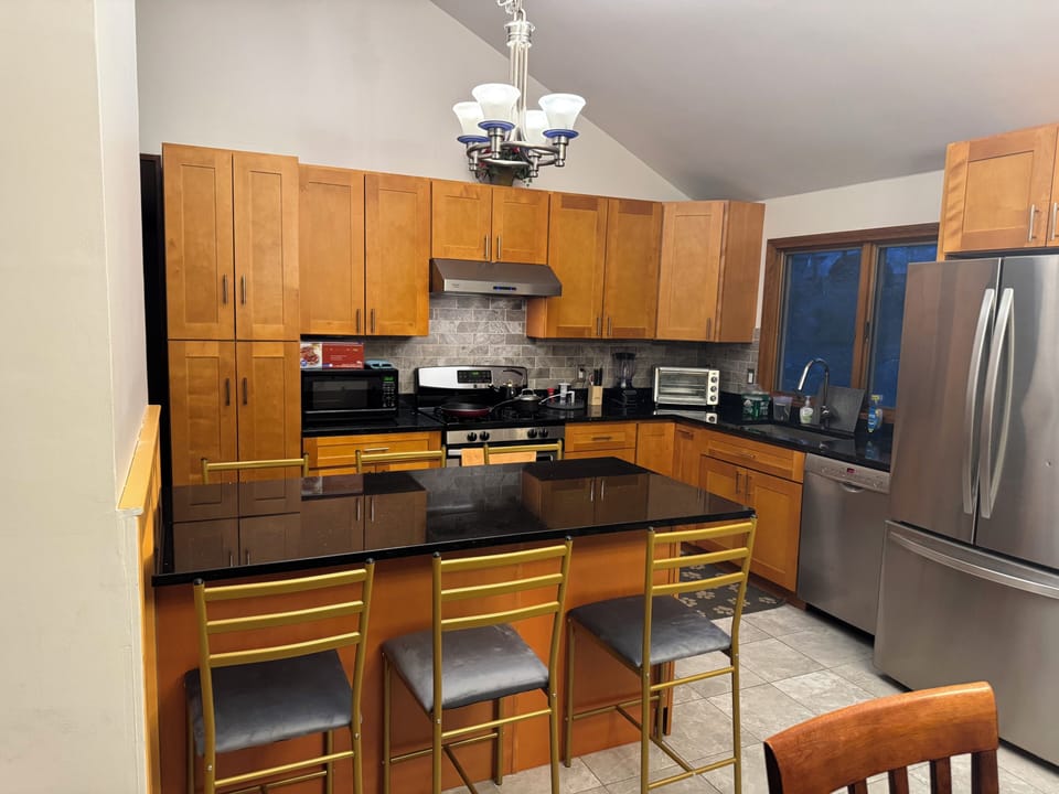 Full equipped kitchen with a nice countertop  sitting 6 persons