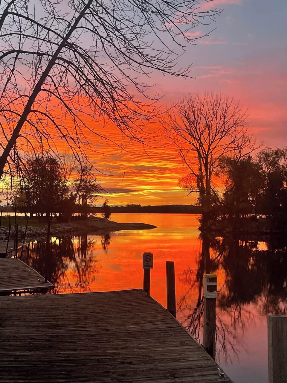 Free boat launching and docks for rent 3-5 min walking distance away.