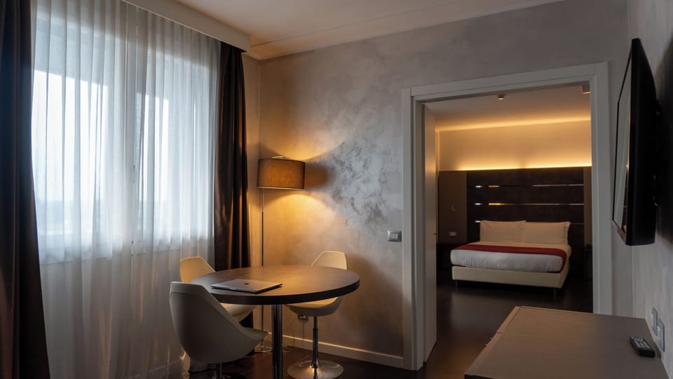 Suite | Minibar, in-room safe, desk, soundproofing