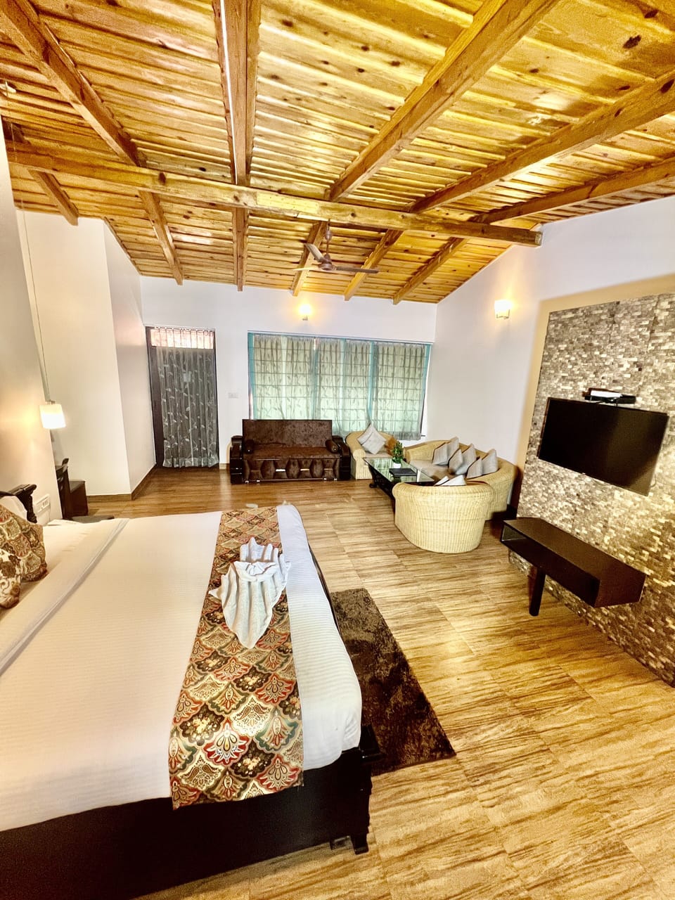 Royal Cottage | Soundproofing, iron/ironing board, free WiFi, bed sheets