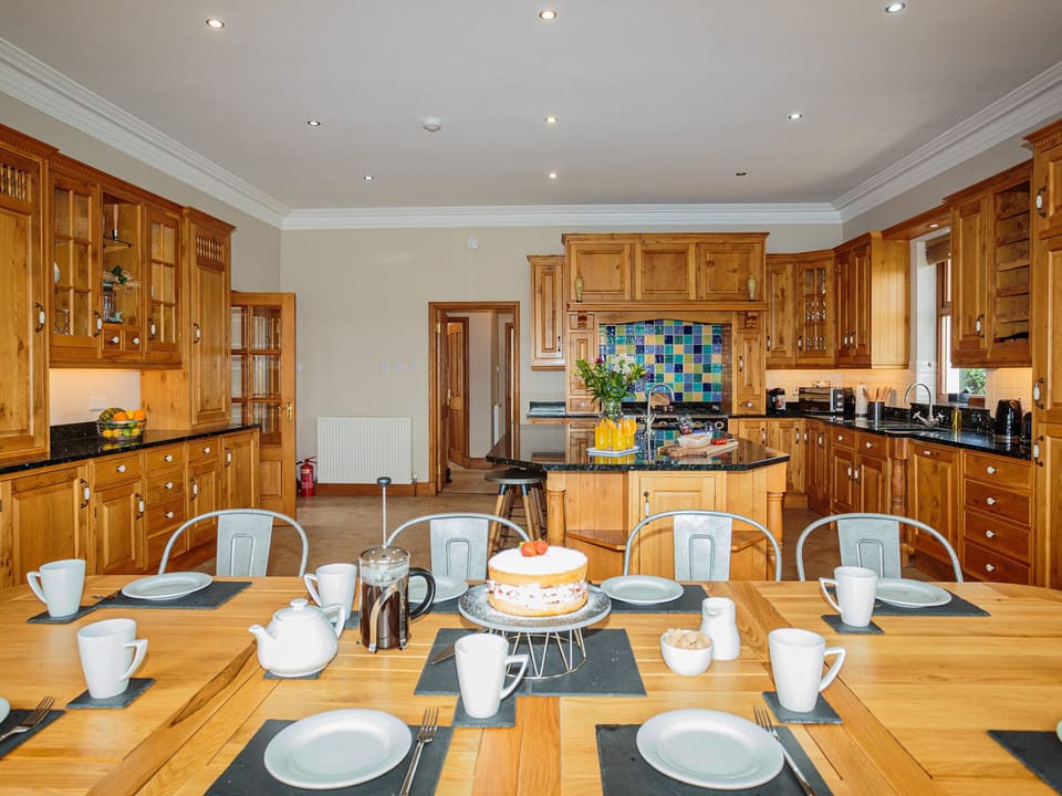 Cottage | Dining