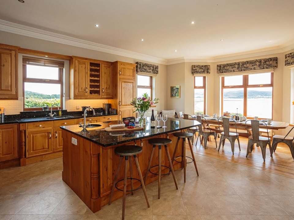 Cottage | Private kitchen | Fridge, dishwasher, electric kettle, toaster