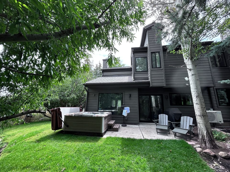 Peaceful nature setting with unbeatable convenience.