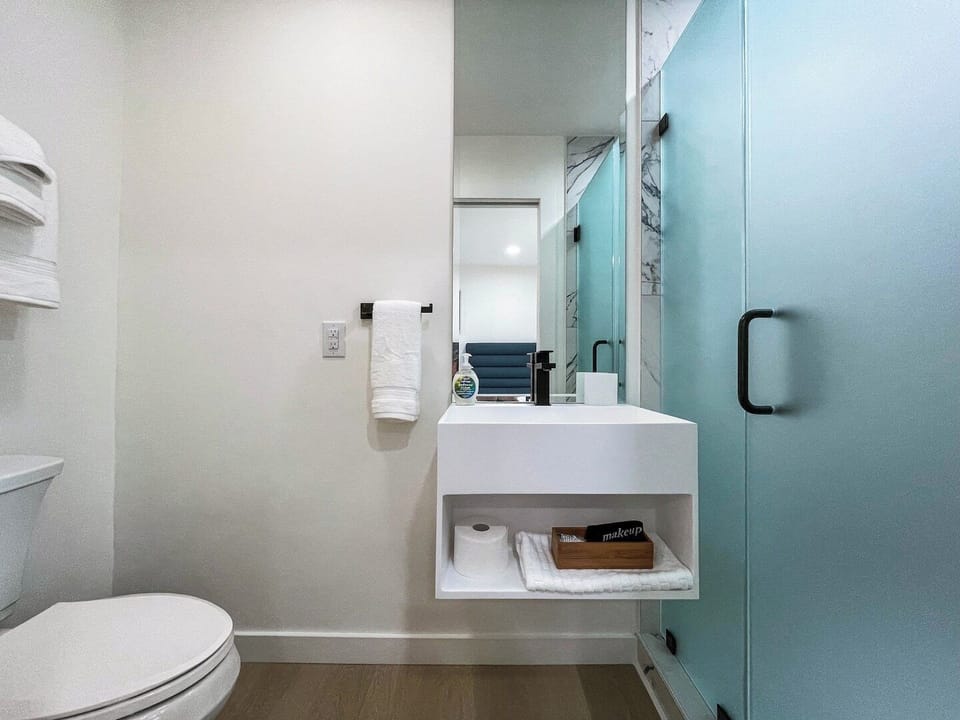 Shower · Sink · Shampoo · Conditioner · Body Wash · Blow Dryer · Luxury Towels · Paper Products