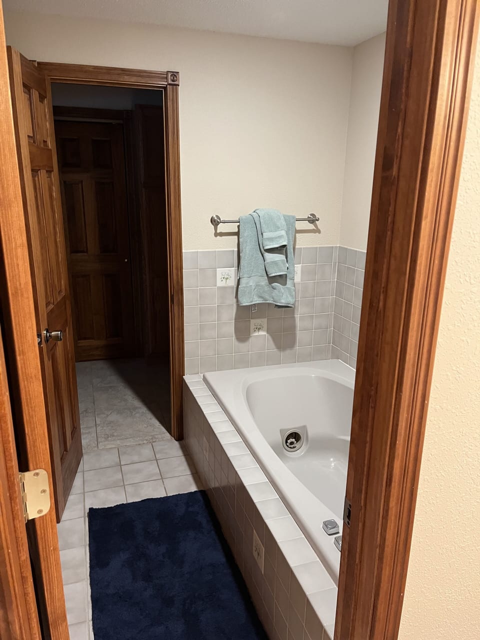 Whirlpool tub in bunkroom