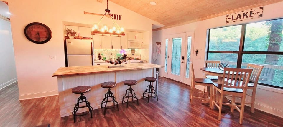 Kitchen and dining table 