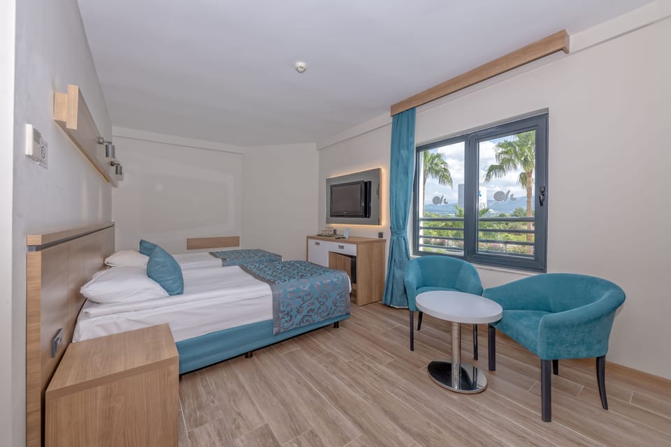 Minibar (free items), in-room safe, blackout drapes, WiFi (free)