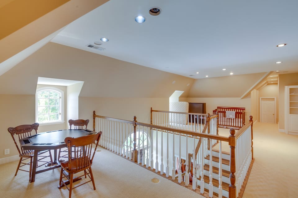 2nd Floor Access | 4 Twin Rollaway Beds | Crib