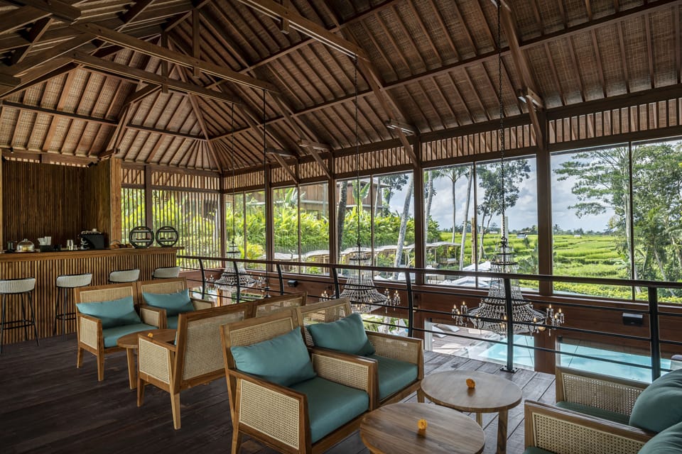 2 bars/lounges, wine bar