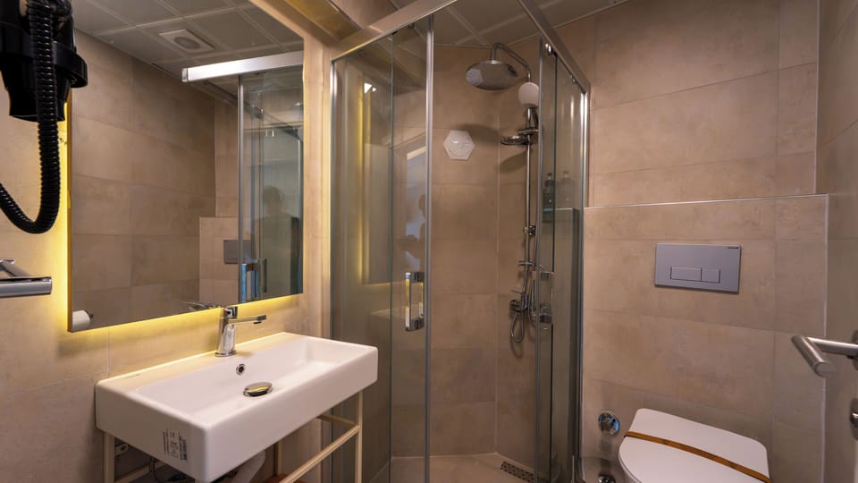 Economy Double or Twin Room | Bathroom | Shower, hydromassage showerhead, designer toiletries, hair dryer
