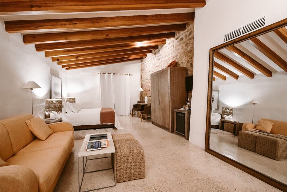 Suite | Minibar, in-room safe, desk, laptop workspace
