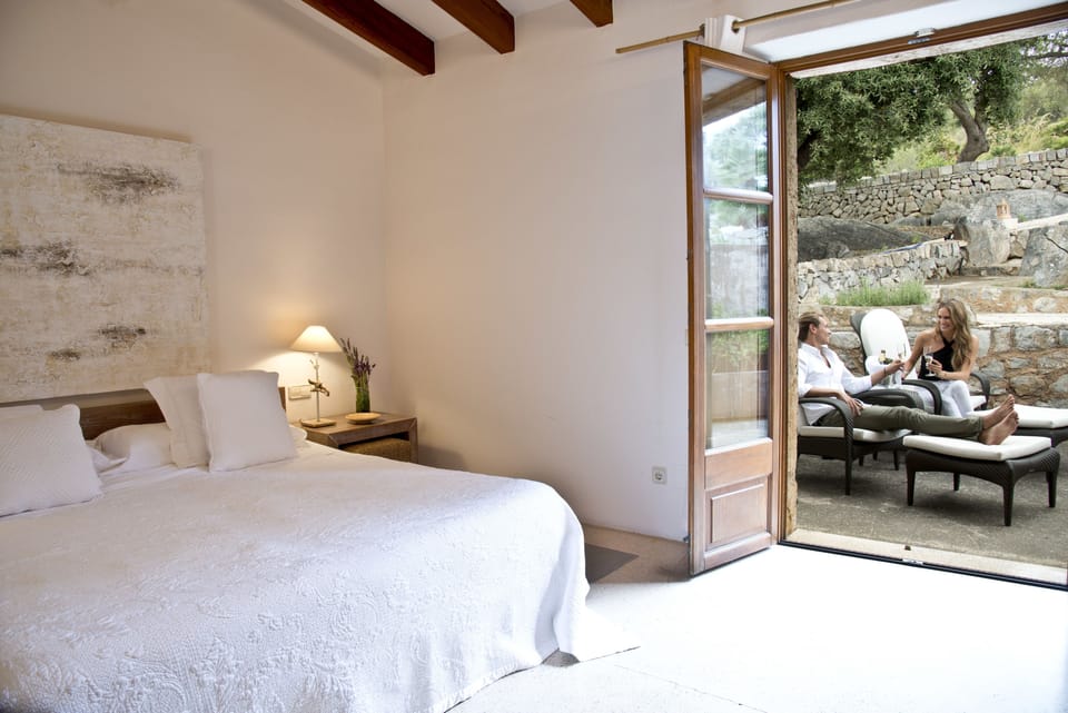 Double Room, Terrace | Minibar, in-room safe, desk, laptop workspace