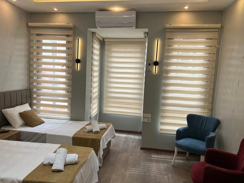 Business Quadruple Room, Multiple Beds | Desk, blackout drapes, soundproofing, iron/ironing board