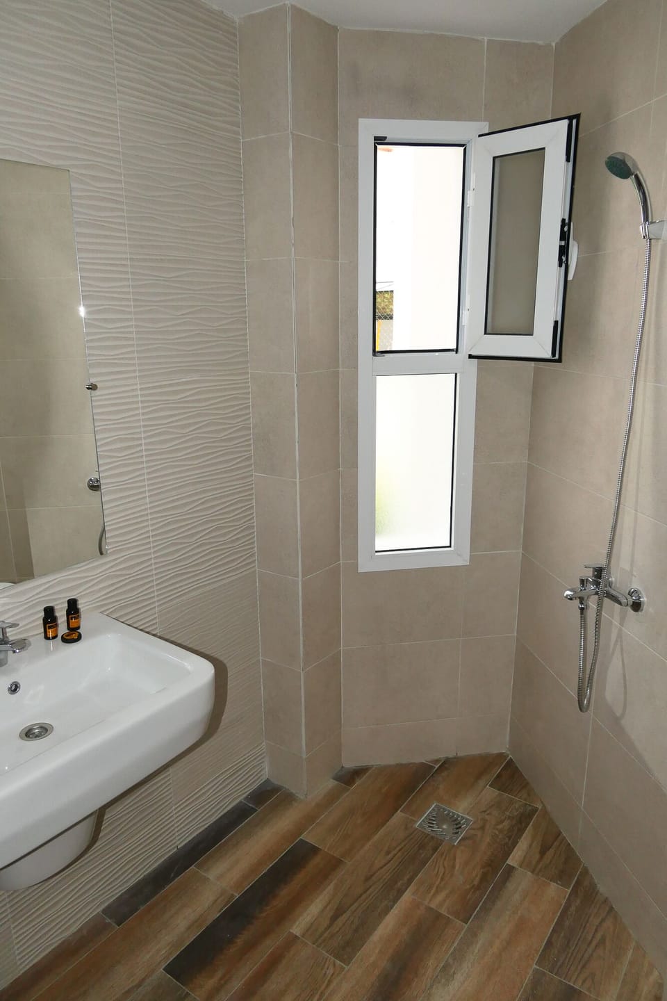 Shower, towels