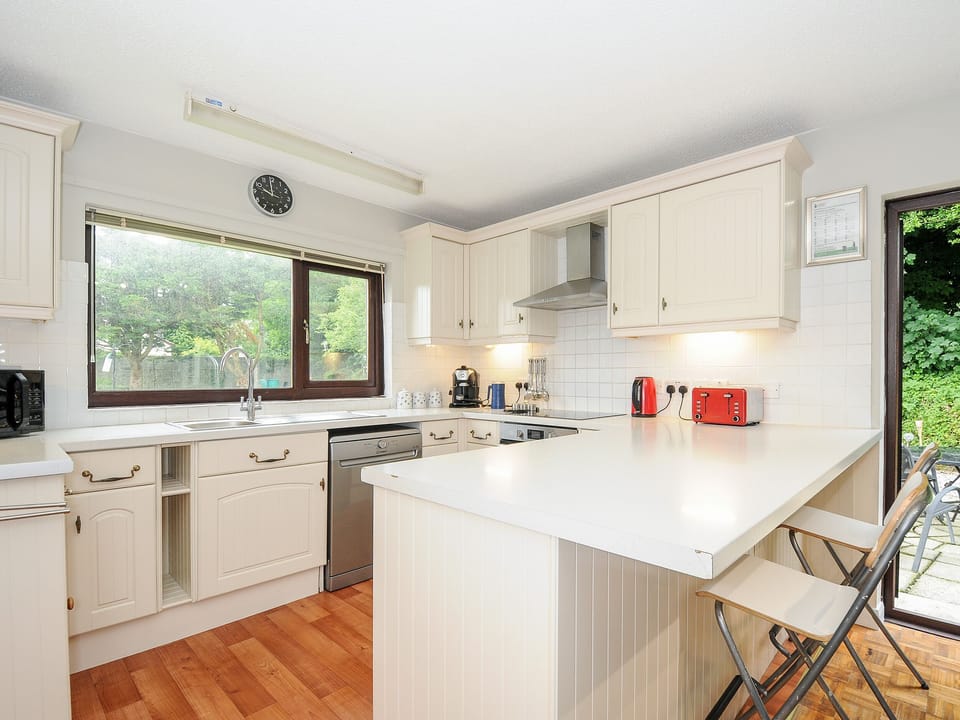 Cottage | Private kitchen | Fridge, dishwasher, electric kettle, toaster