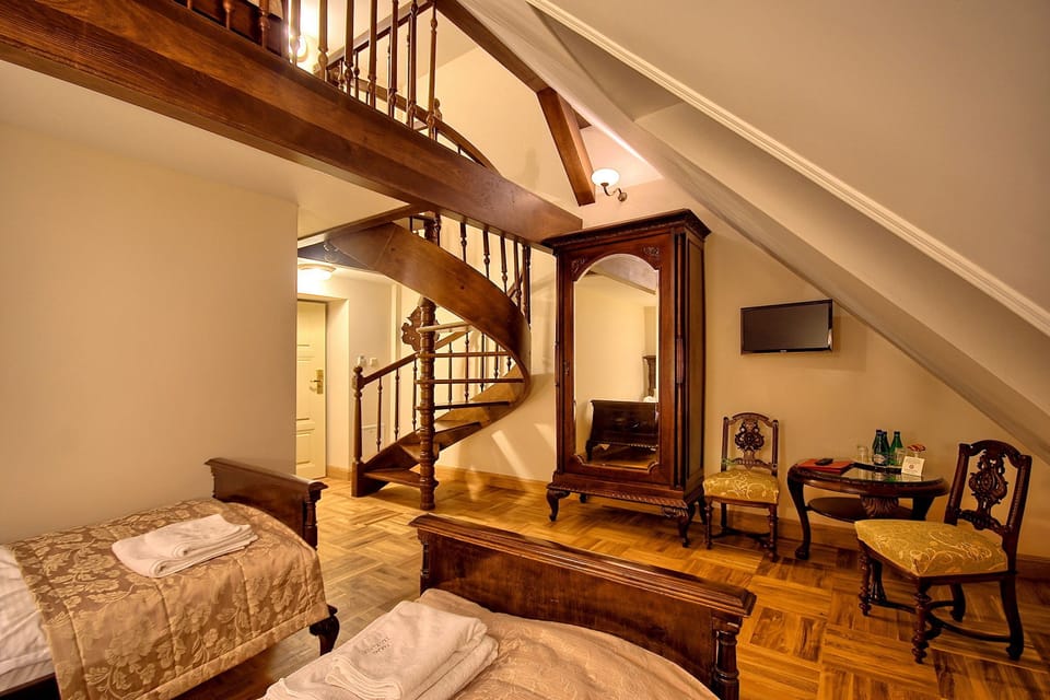 Triple Room | In-room safe, individually furnished, blackout drapes, free WiFi