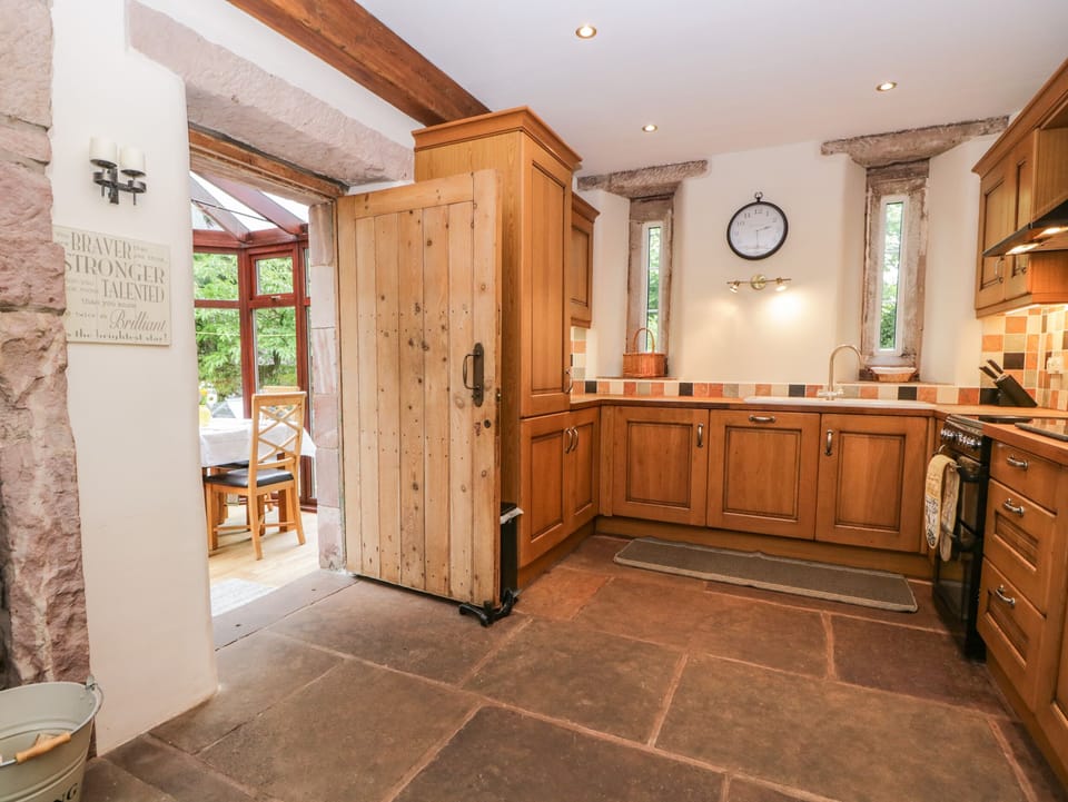 Cottage | Private kitchen | Fridge, dishwasher, electric kettle, toaster