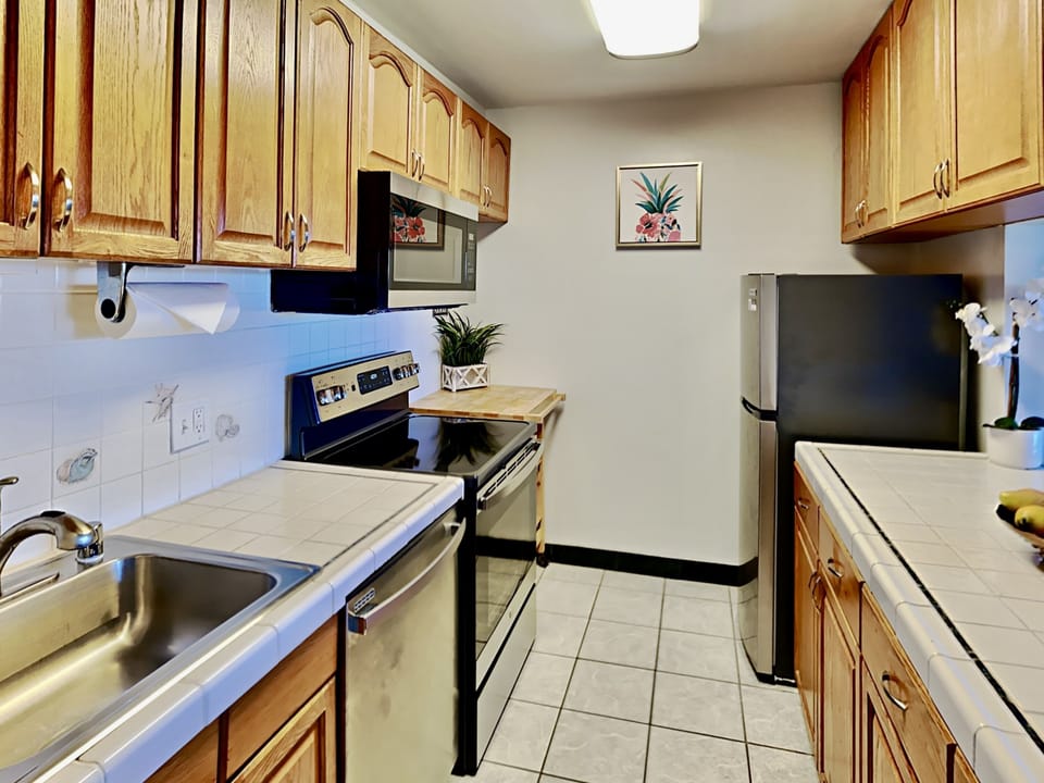 Beautifully decorated kitchen with everything you could need.