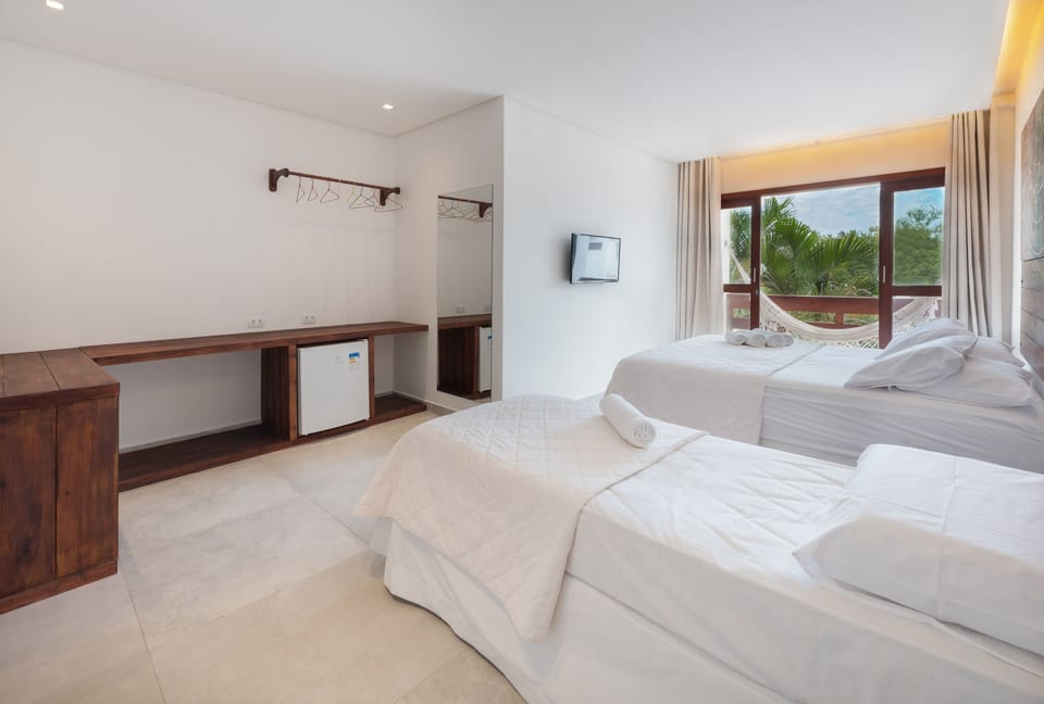 Deluxe Triple Room | Minibar, in-room safe, blackout drapes, bed sheets