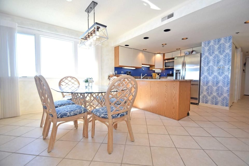 Condo, 3 Bedrooms | Dining