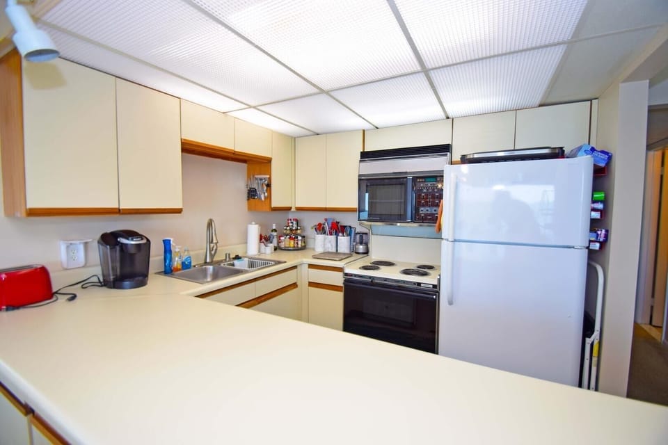 Condo, 2 Bedrooms | Private kitchen | Fridge, coffee/tea maker, toaster