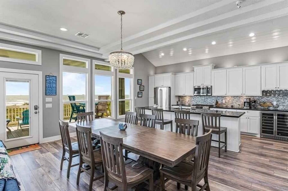 House, 4 Bedrooms | Private kitchen | Fridge, coffee/tea maker, toaster
