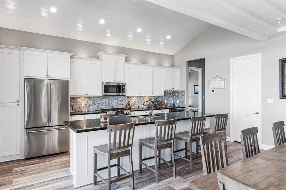 House, 4 Bedrooms | Private kitchen | Fridge, coffee/tea maker, toaster