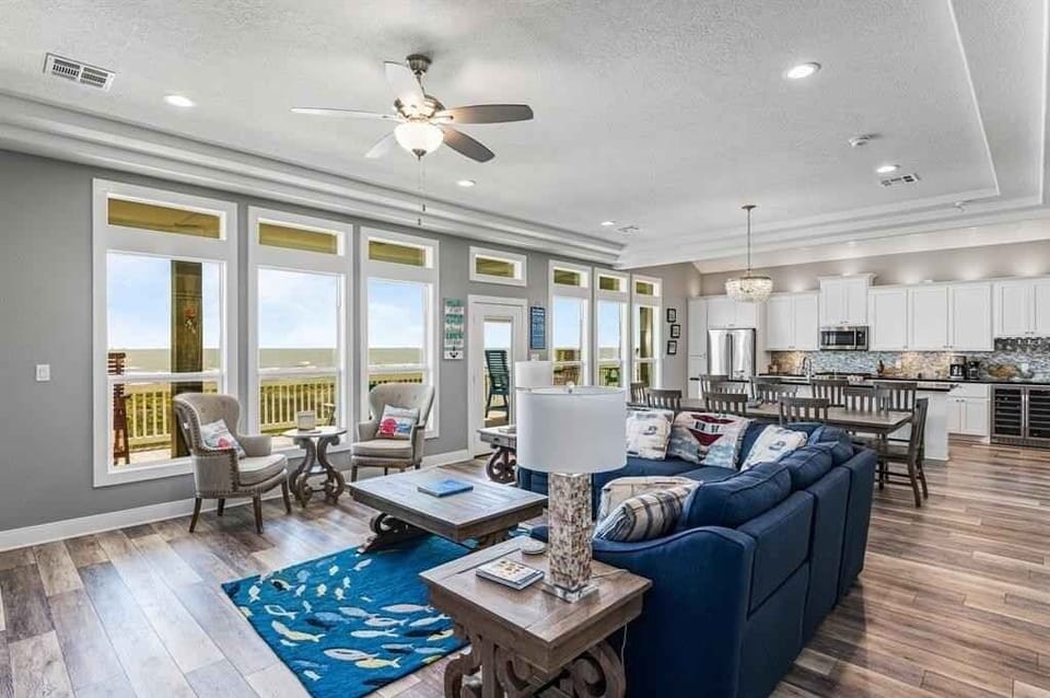House, 4 Bedrooms | Living room | Smart TV, streaming services