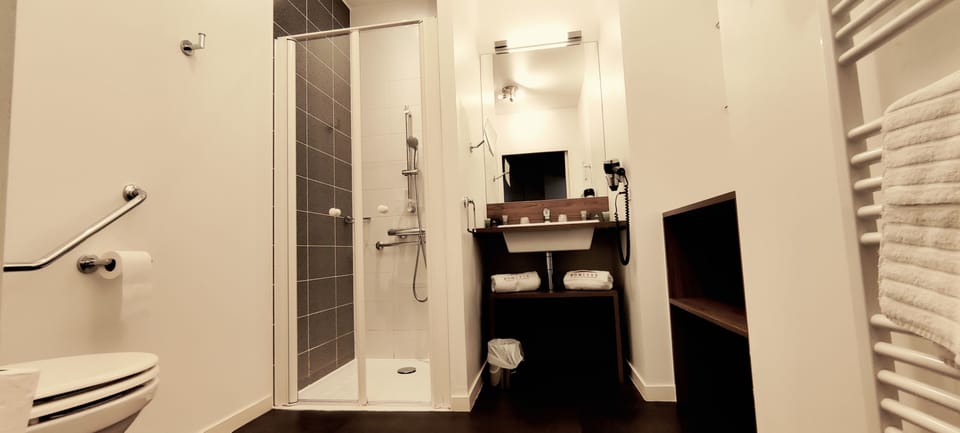 Apartment | Bathroom | Shower, bathrobes, slippers, towels