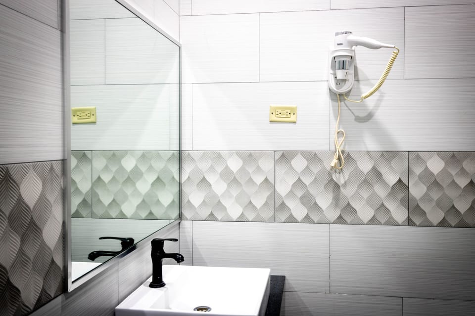 Comfort Room, 1 King Bed | Bathroom | Shower, hair dryer, towels, soap
