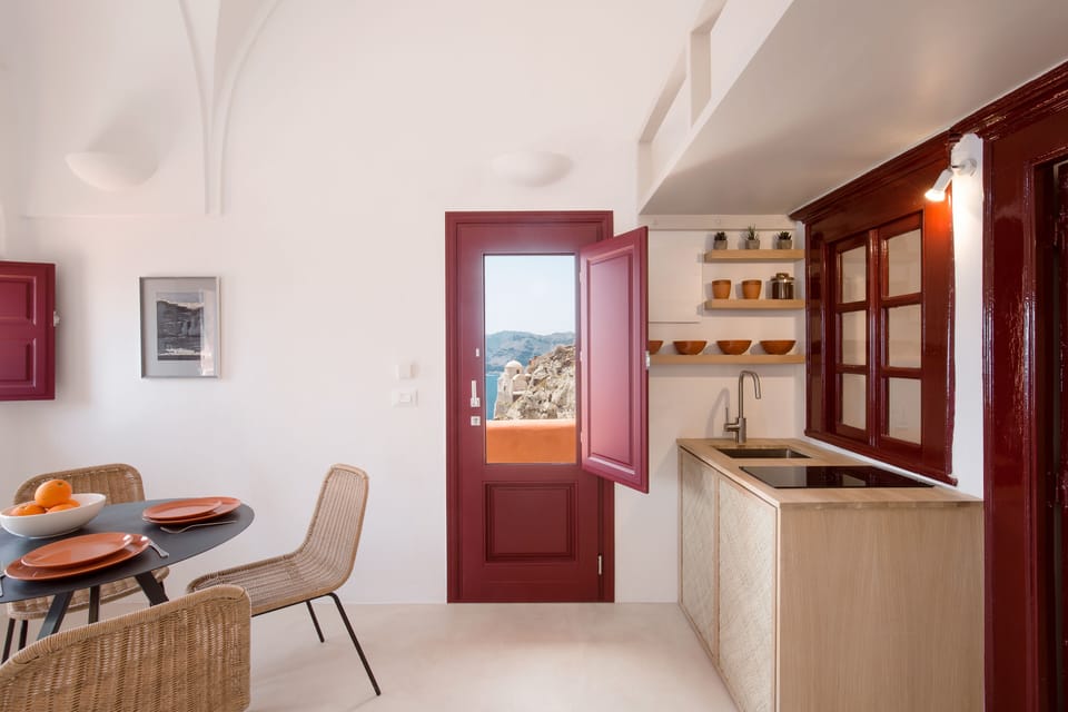Kitchenette corner, Main entrance