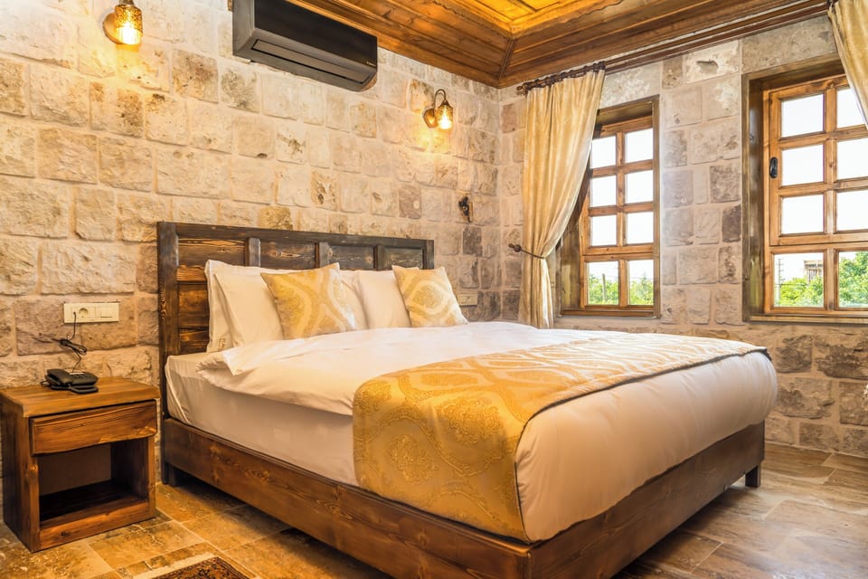 Standard Room | In-room safe, laptop workspace, blackout drapes, soundproofing
