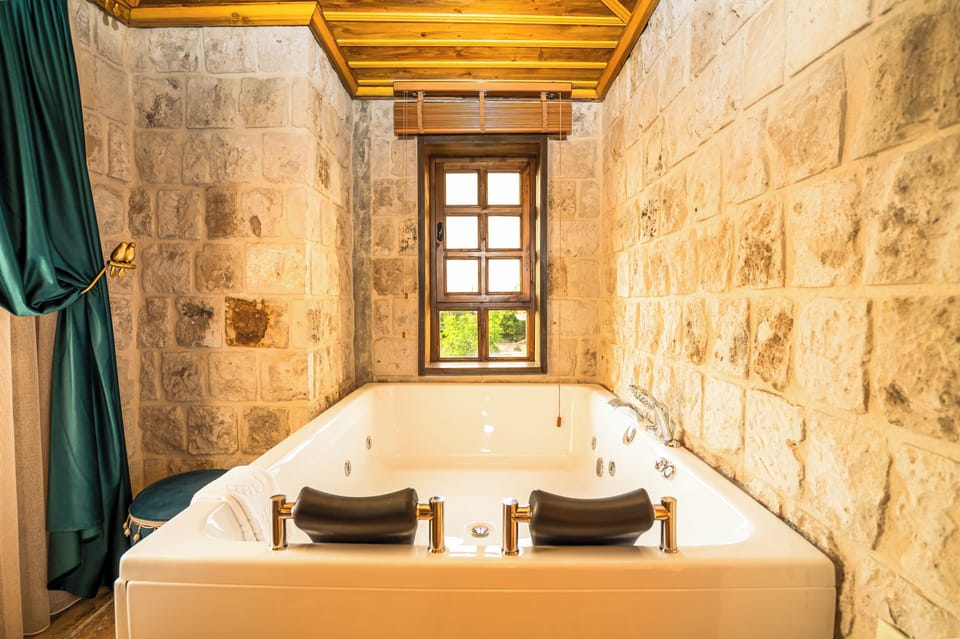 Premium Suite, Jetted Tub | Jetted tub