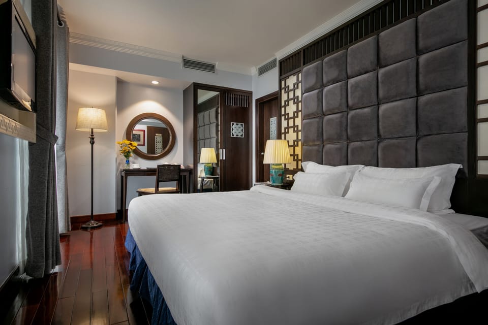 Junior Double Suite Balcony Street View | Minibar, in-room safe, individually decorated, desk