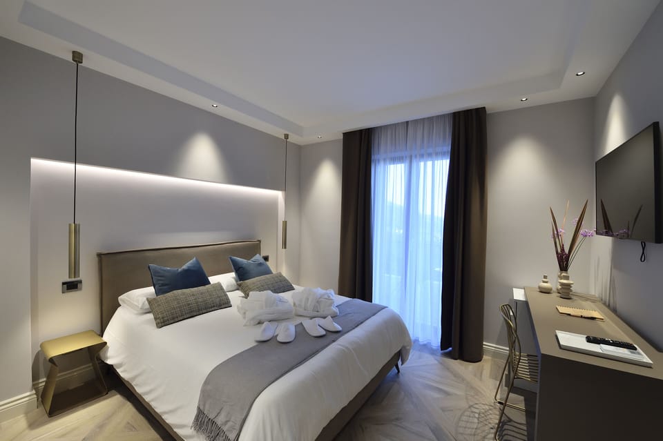 Superior Room | Frette Italian sheets, premium bedding, down comforters