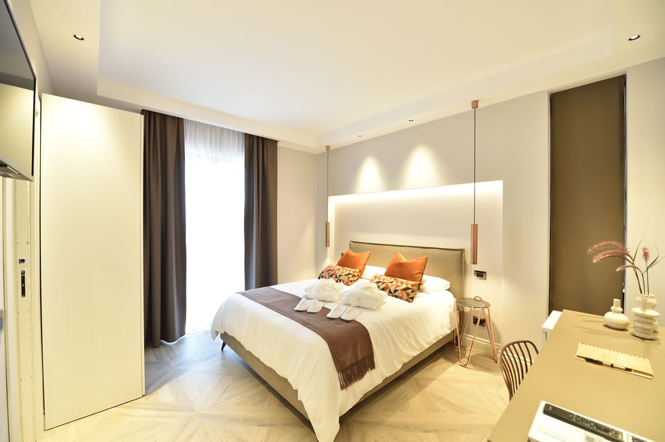 Deluxe Room | Frette Italian sheets, premium bedding, down comforters