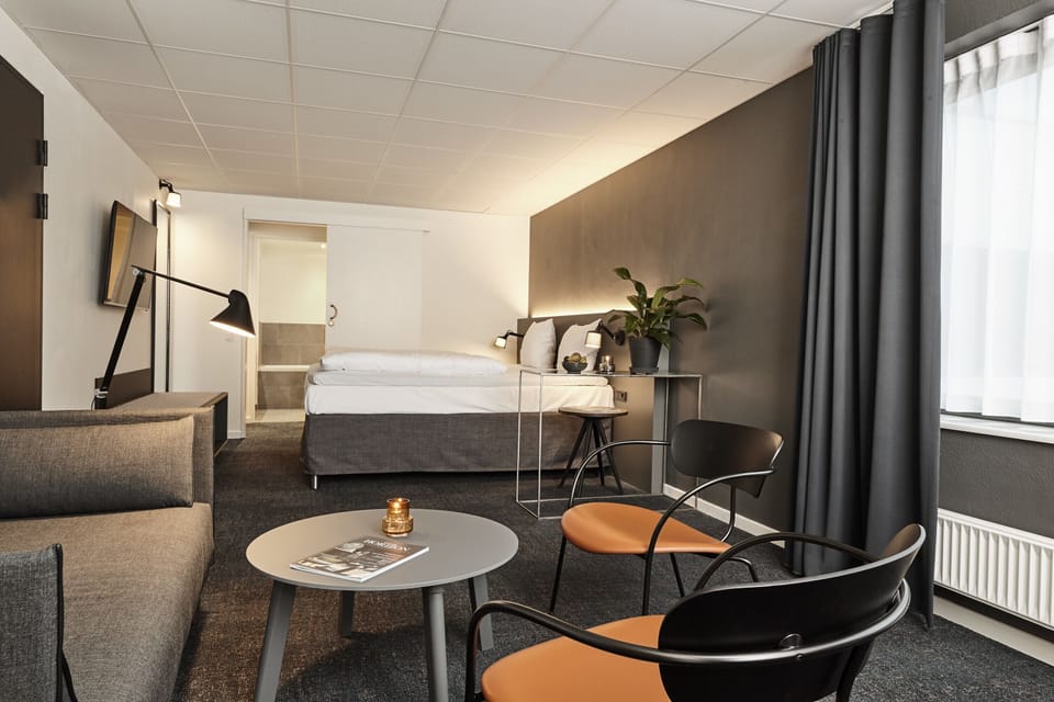 Junior Suite | 1 bedroom, premium bedding, individually decorated, desk