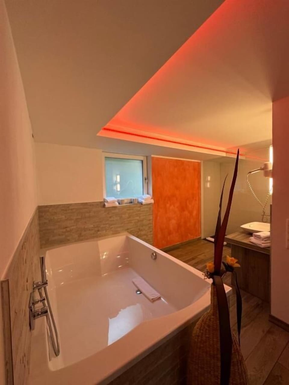 Premium Double Room | Desk, free WiFi, bed sheets