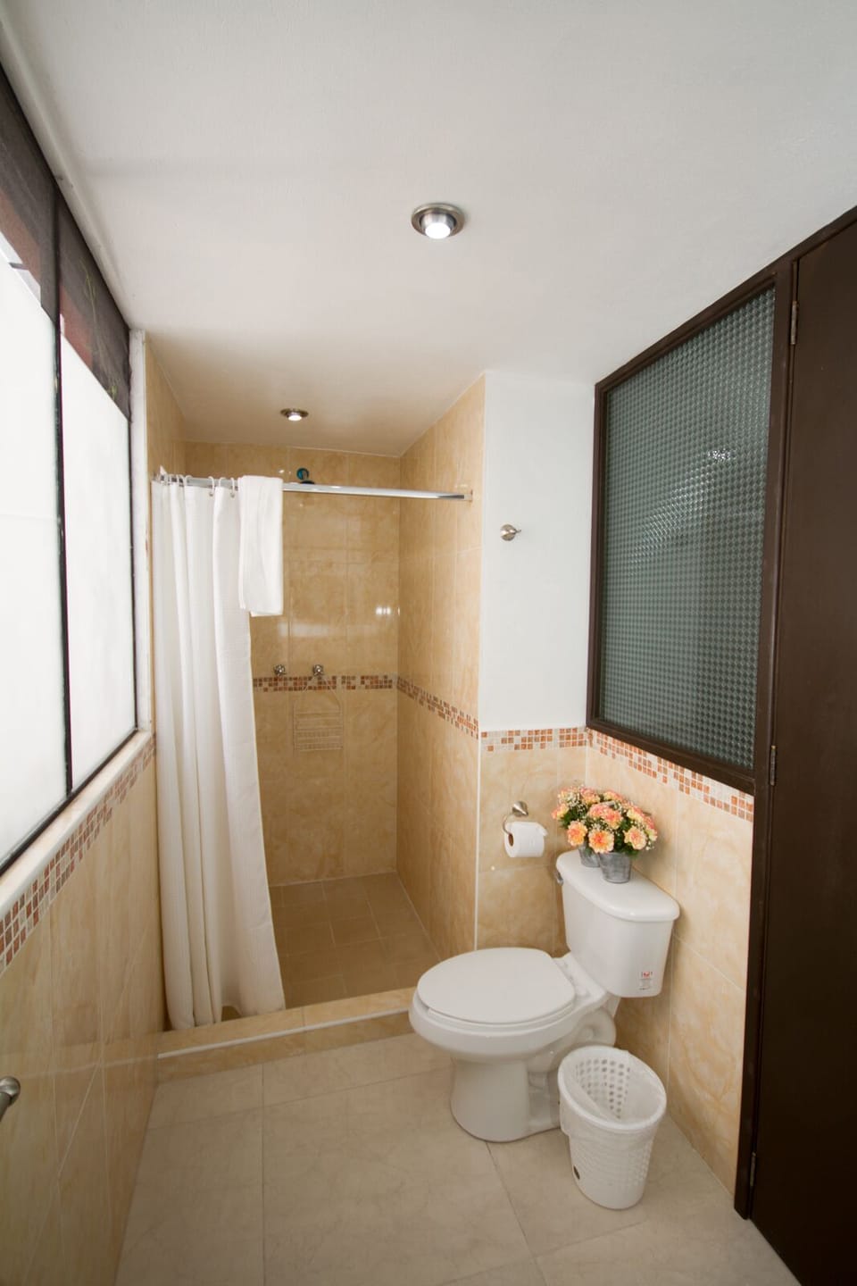 Standard Room | Bathroom | Shower, hair dryer, towels, soap