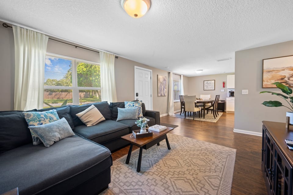 Living Room | Free Wifi | Smart TV