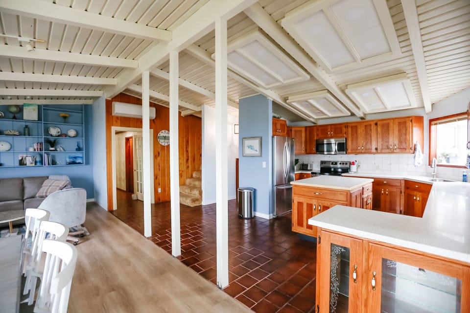 Open concept - fully stocked kitchen.