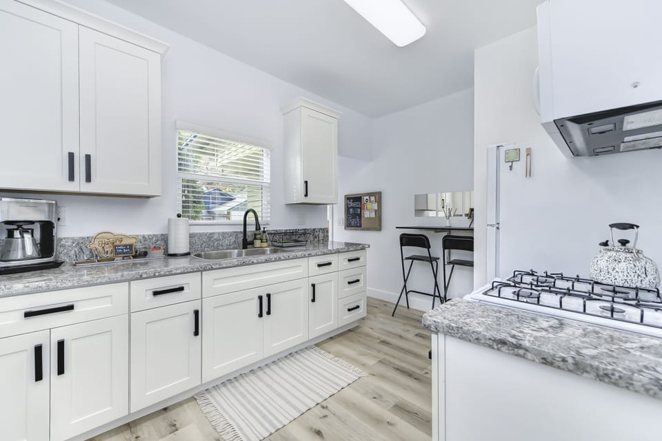 Fully equipped kitchen with gas range!