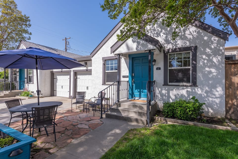 "We loved the location - walkable to all the fun boutiques, wine tasting rooms, restaurants, etc. downtown - but also just far away enough... to be nice and quiet!" - Laura, May 2021