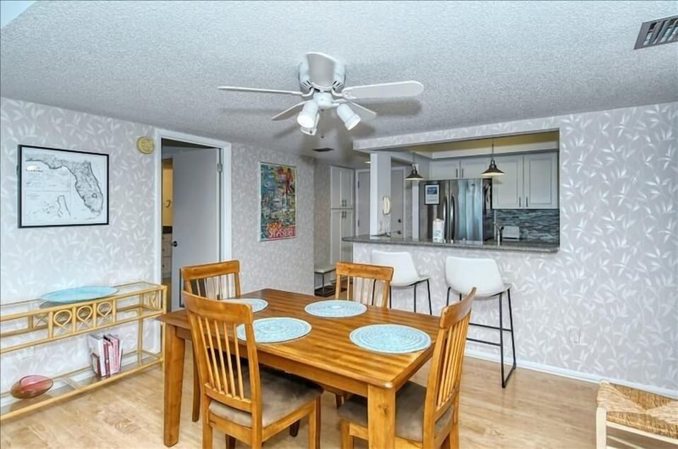 DiningRoom