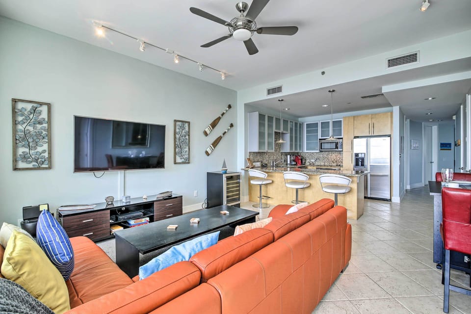 Living Room | Smart TV w/ Roku | Central A/C & Heat | WiFi