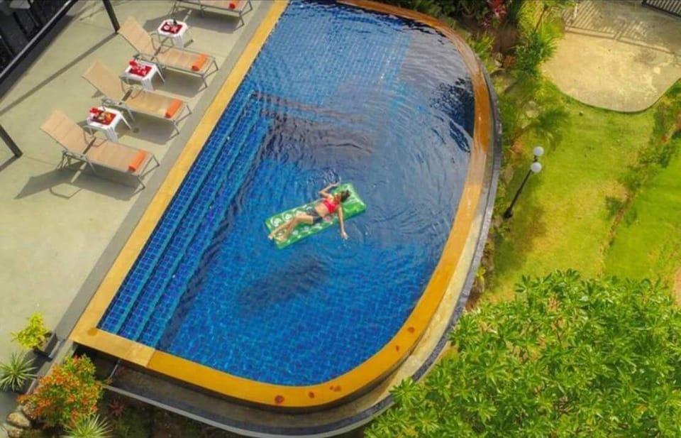 Private infinity pool