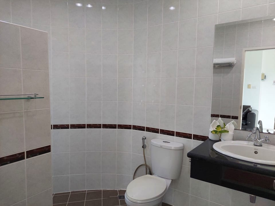 Bathroom came with buil in shower, toitel 