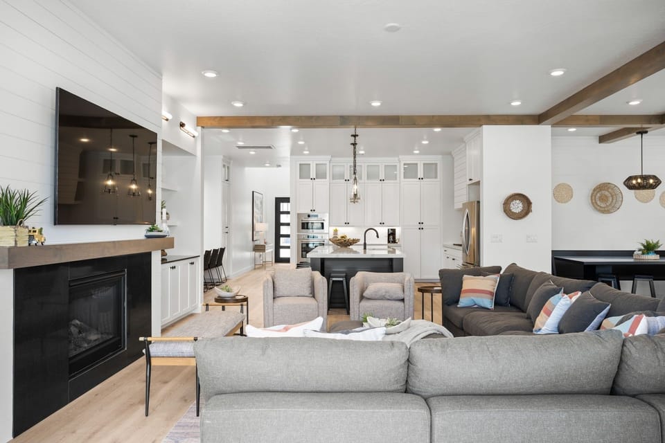 House, Multiple Bedrooms | Living area | 36-inch Smart TV with digital channels, TV, streaming services