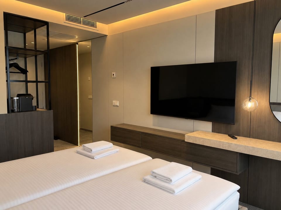 Standard Double Room | In-room safe, WiFi (free), bed sheets