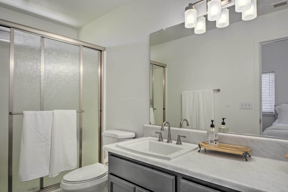 Full En-Suite Bathroom | Hair Dryer